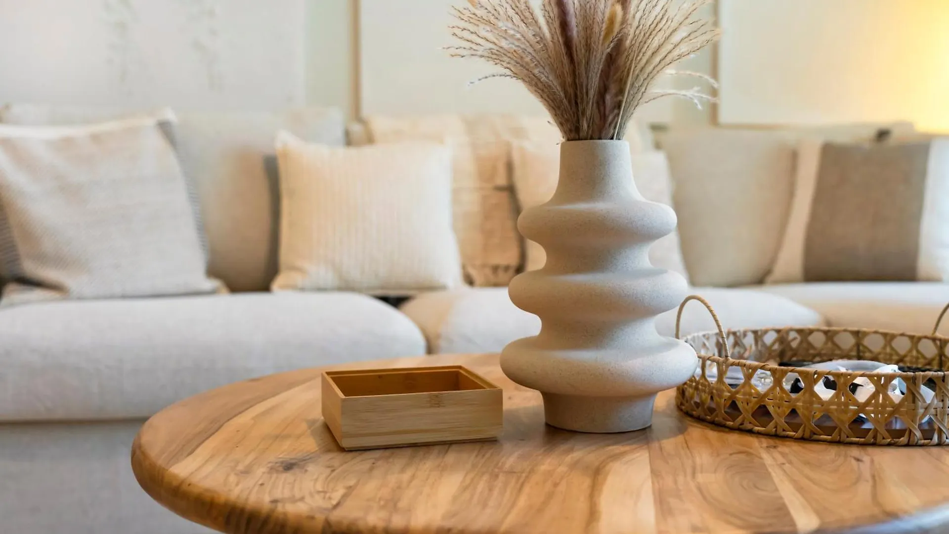 Chic 1 Bedroom On Private Beach In Dubai Harbour