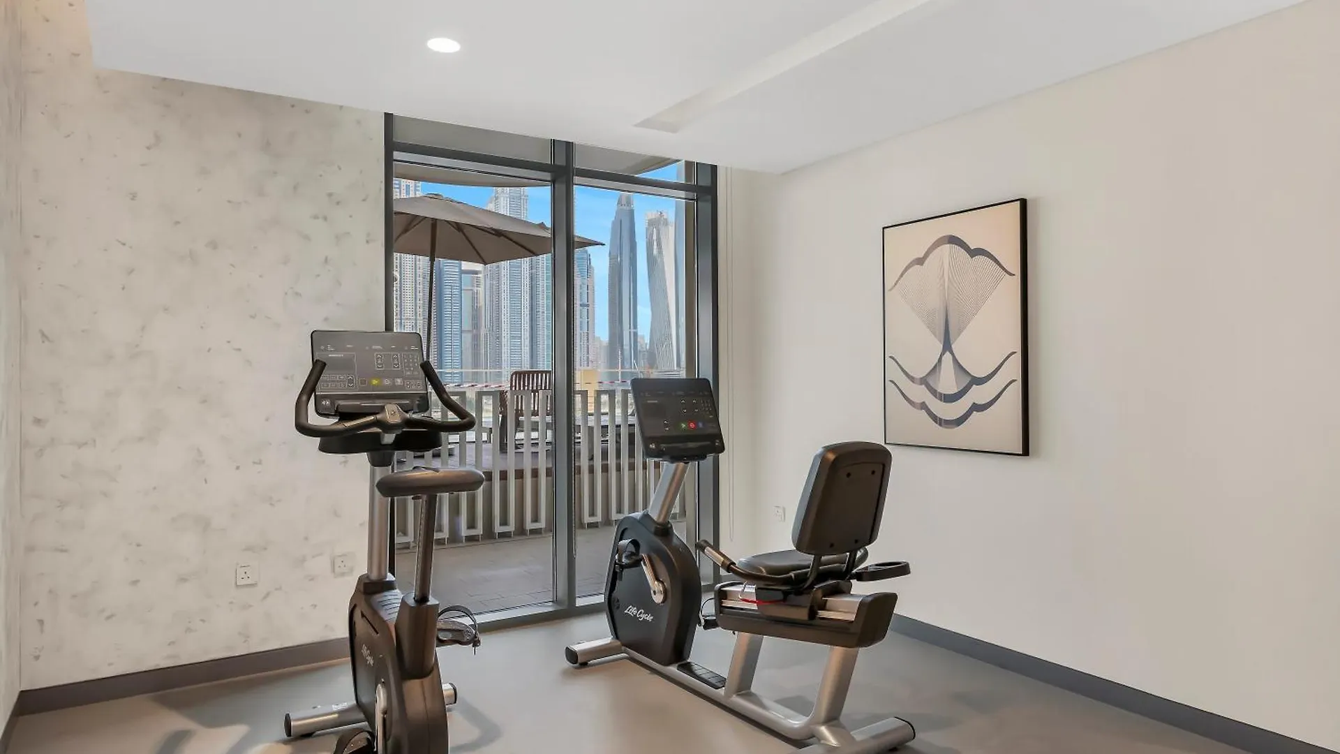 Chic 1 Bedroom On Private Beach In Dubai Harbour