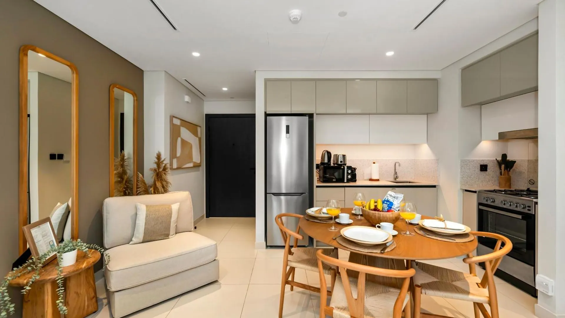 Chic 1 Bedroom On Private Beach In Dubai Harbour