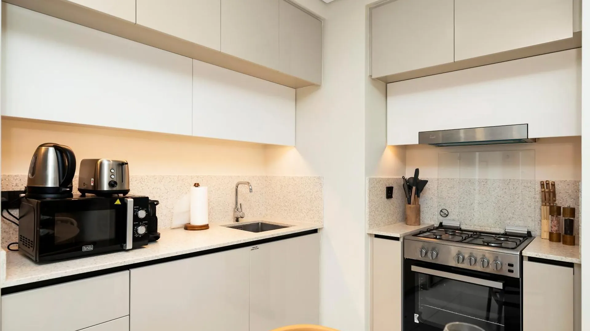 Chic 1 Bedroom On Private Beach In Dubai Harbour 0*,