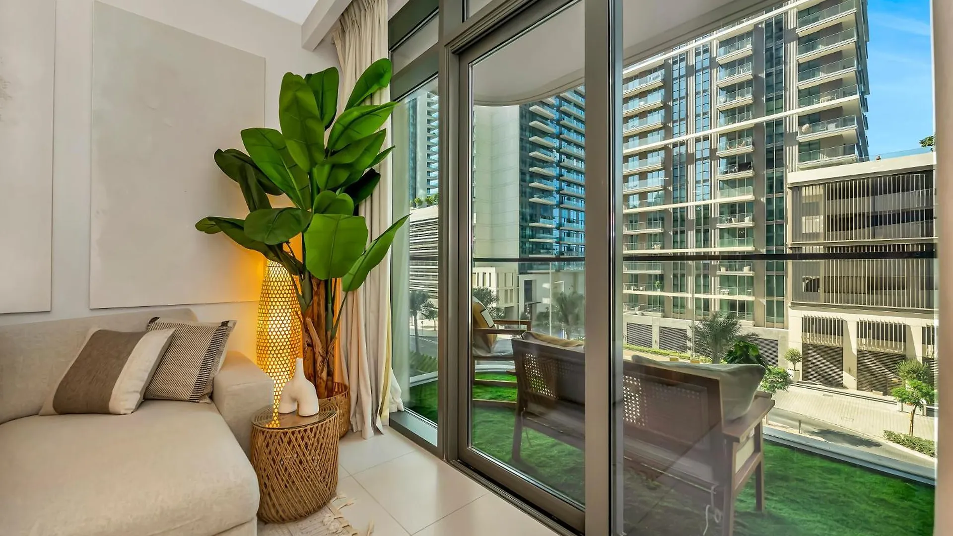 Apartment Chic 1 Bedroom On Private Beach In Dubai Harbour