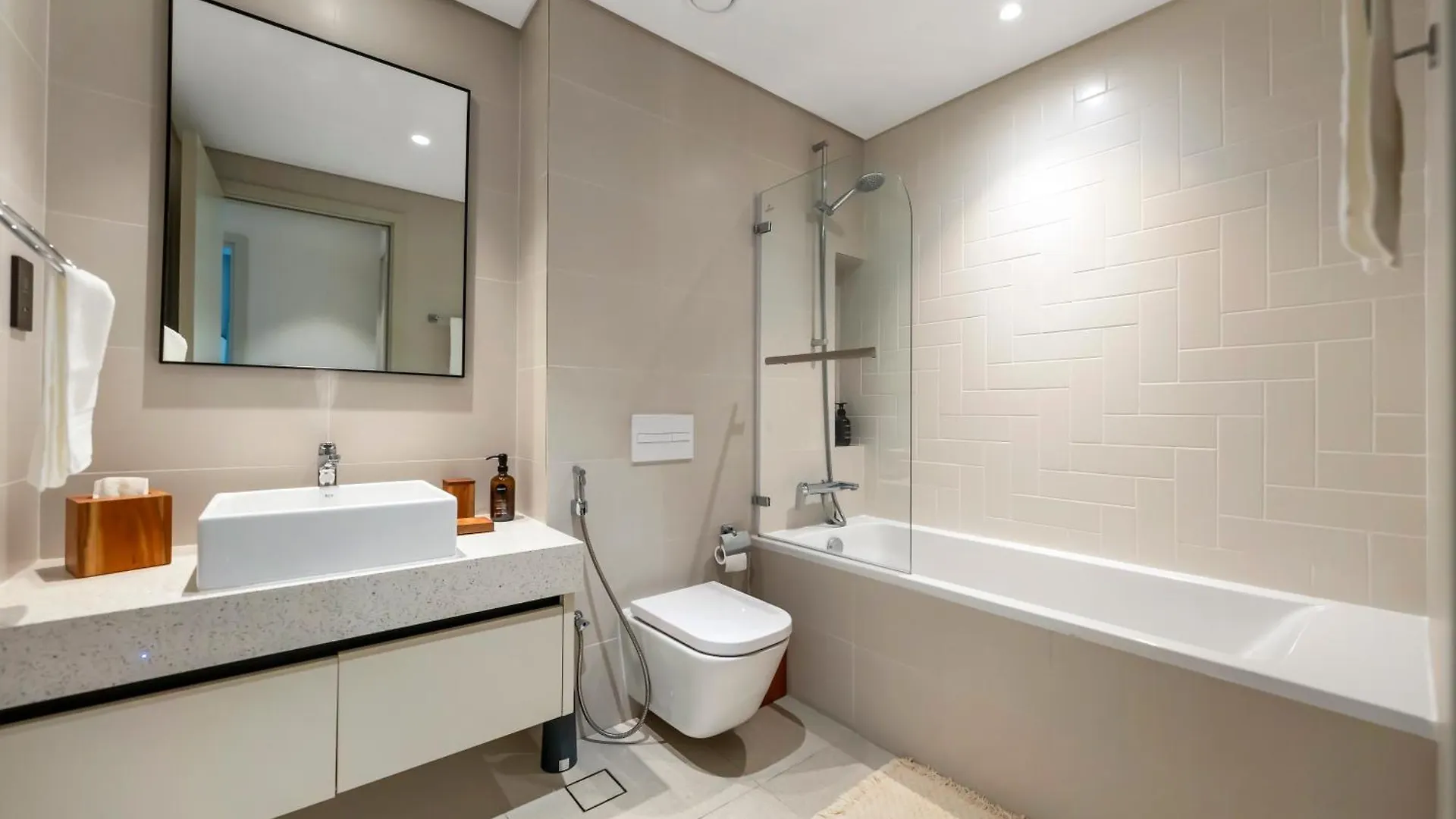 Apartment Chic 1 Bedroom On Private Beach In Dubai Harbour
