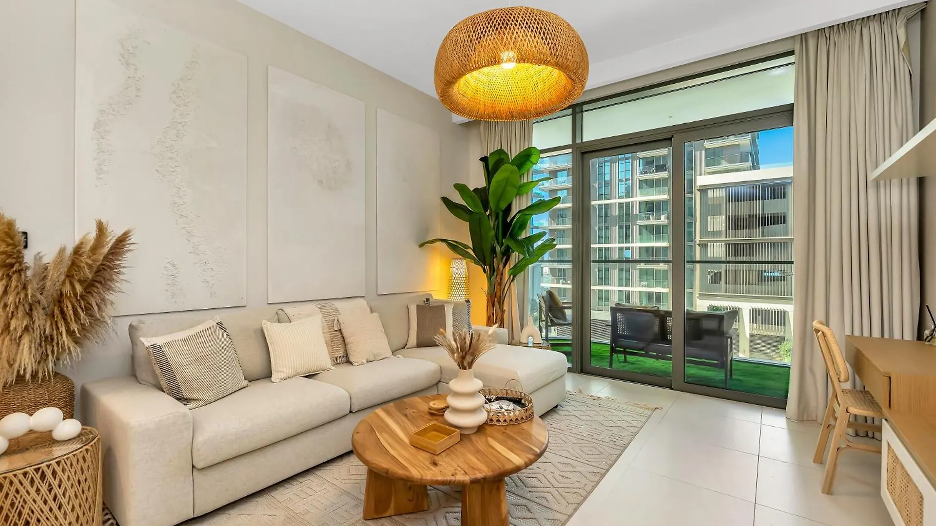 Chic 1 Bedroom On Private Beach In Dubai Harbour