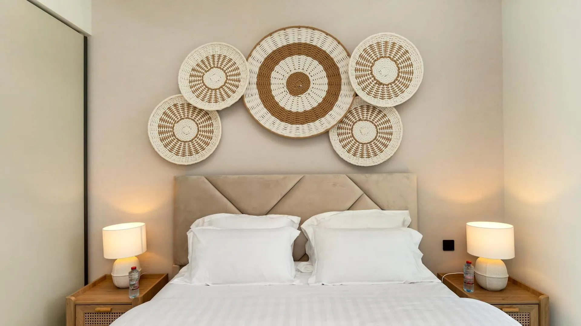 Chic 1 Bedroom On Private Beach In Dubai Harbour