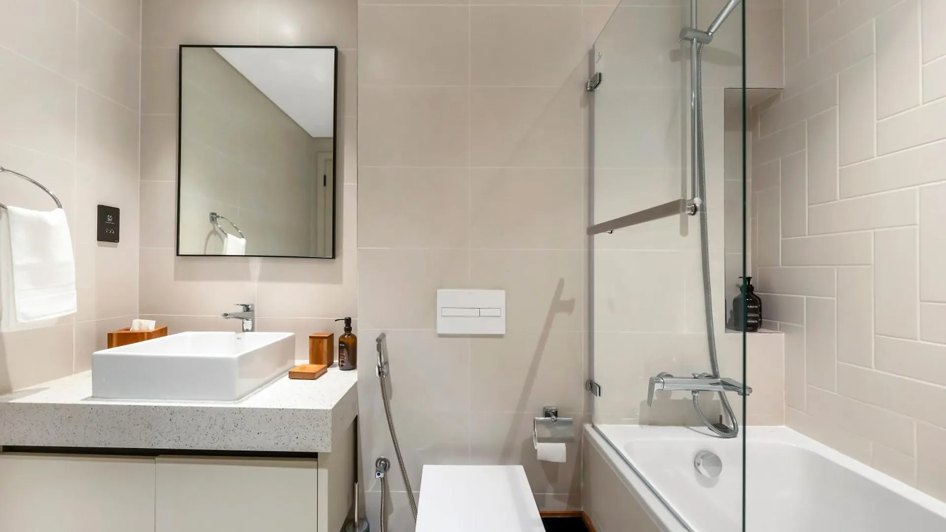 Chic 1 Bedroom On Private Beach In Dubai Harbour