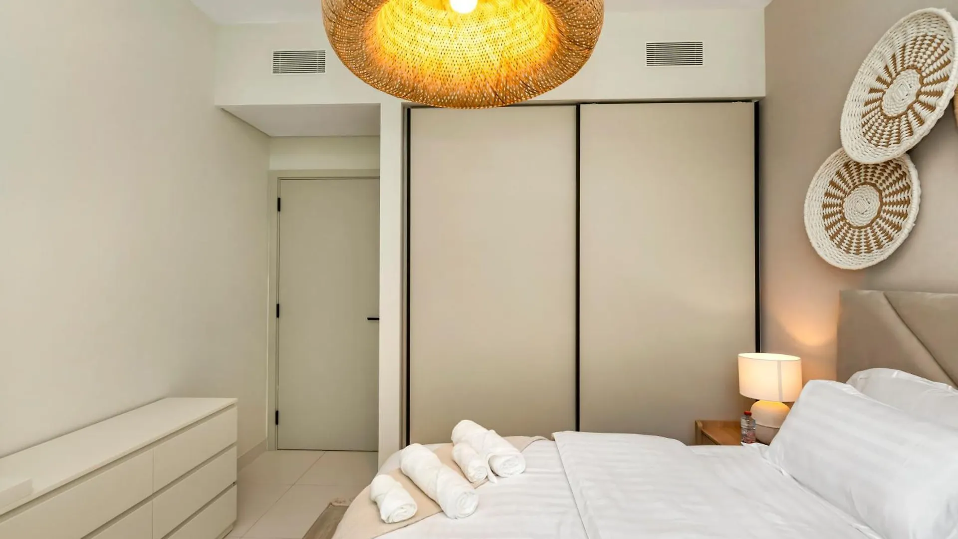 Chic 1 Bedroom On Private Beach In Dubai Harbour